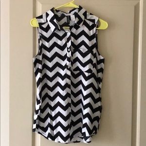 NWT chevron pattern  black white sleeveless M/L 8